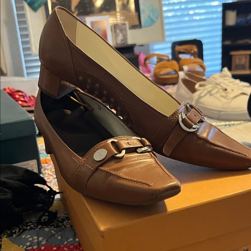 Tod's Tan Leather Loafers with Buckle - Picture 4 of 9